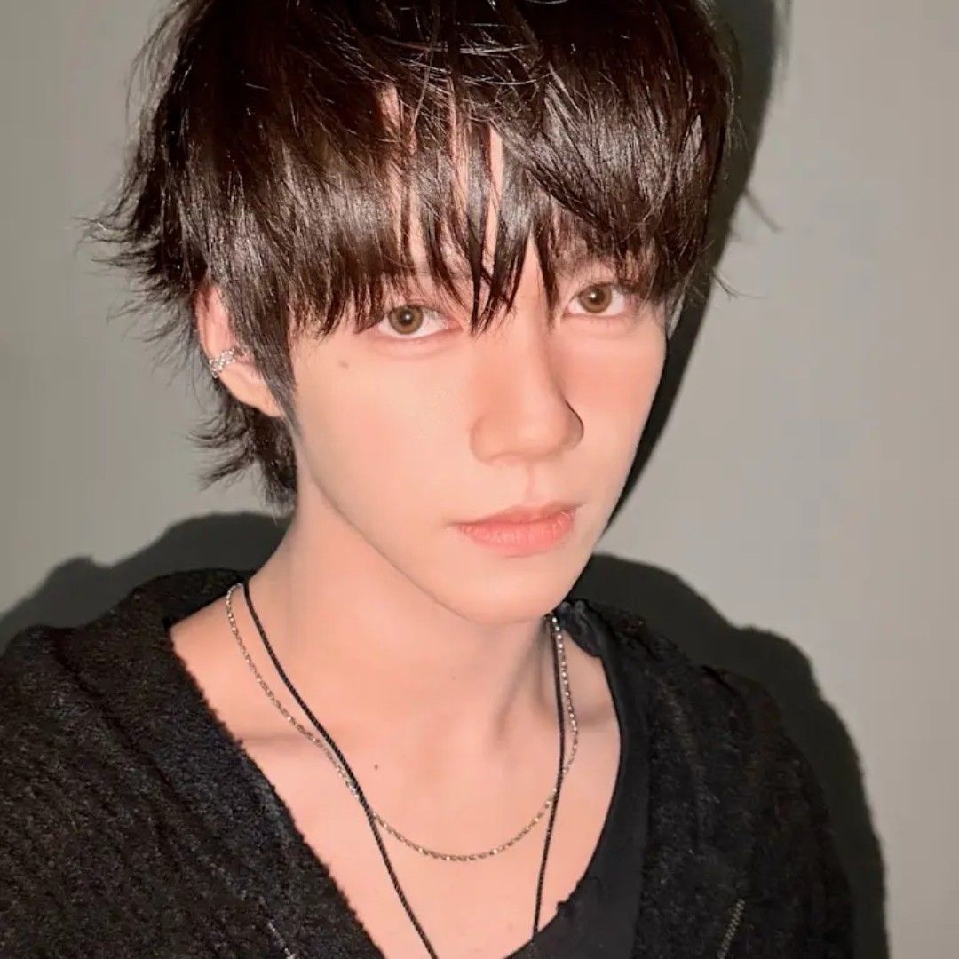 A moment captured by JL (AHOF)'s fan