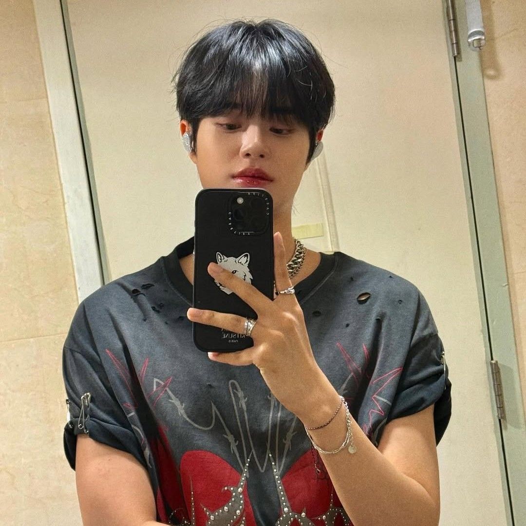 Behind-the-scenes cut of AB6IX