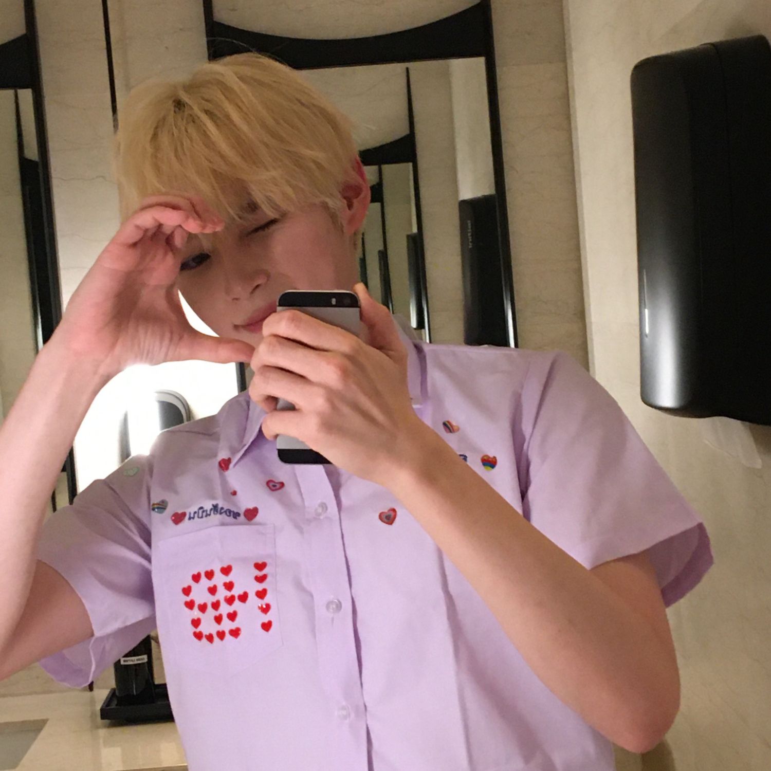 Behind-the-scenes cut of Sung Hanbin (ZEROBASEONE)