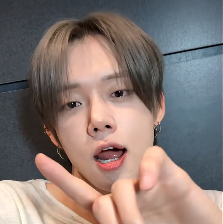 然竣 (TOMORROW X TOGETHER)的最新照片