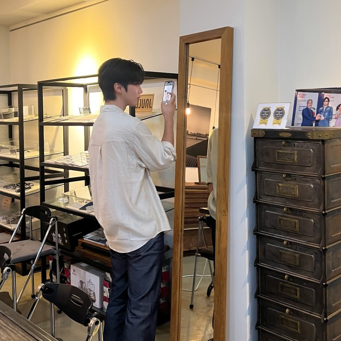 A moment captured by Kim Yohan (WEi)'s fan