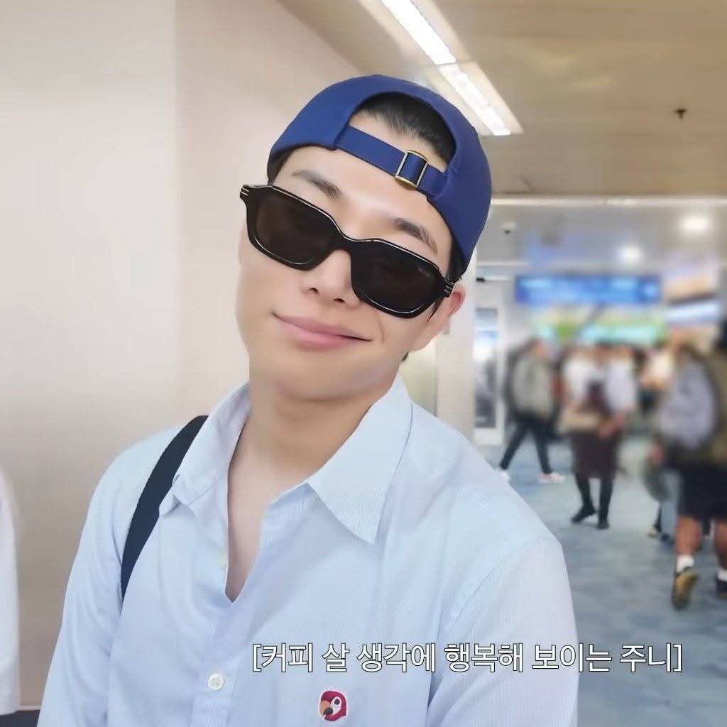 A moment captured by MJ (ASTRO)'s fan