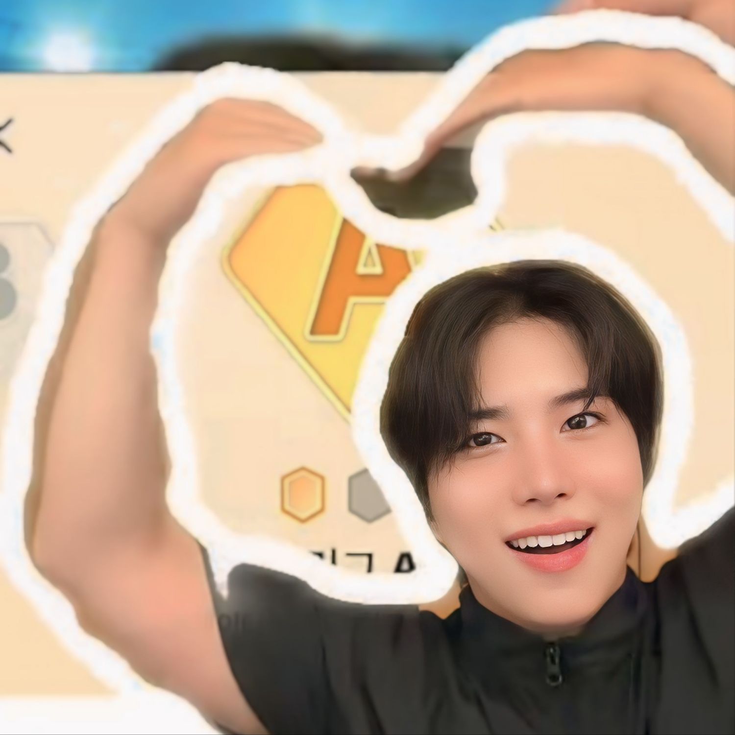 A moment captured by Wow (A.C.E)'s fan
