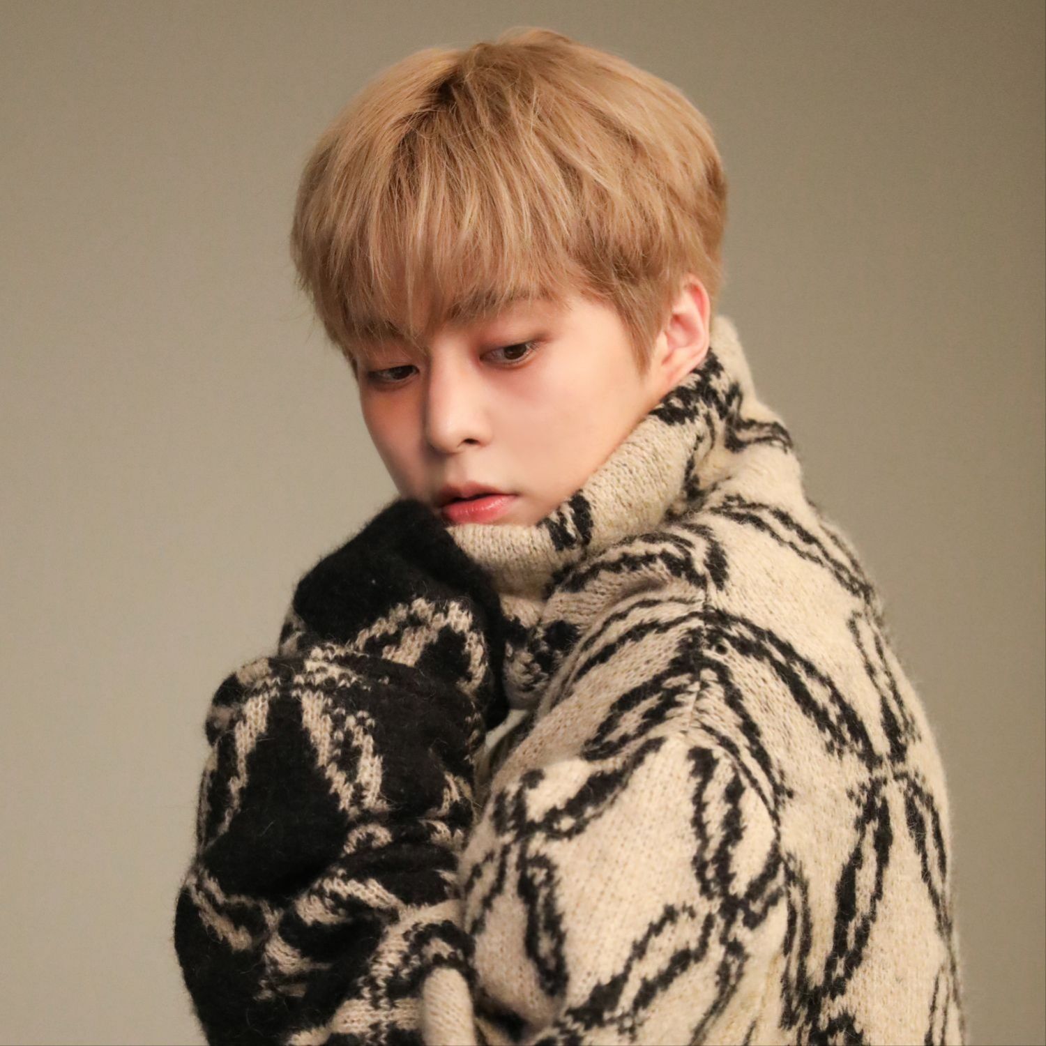 Behind-the-scenes cut of Xiumin (EXO)