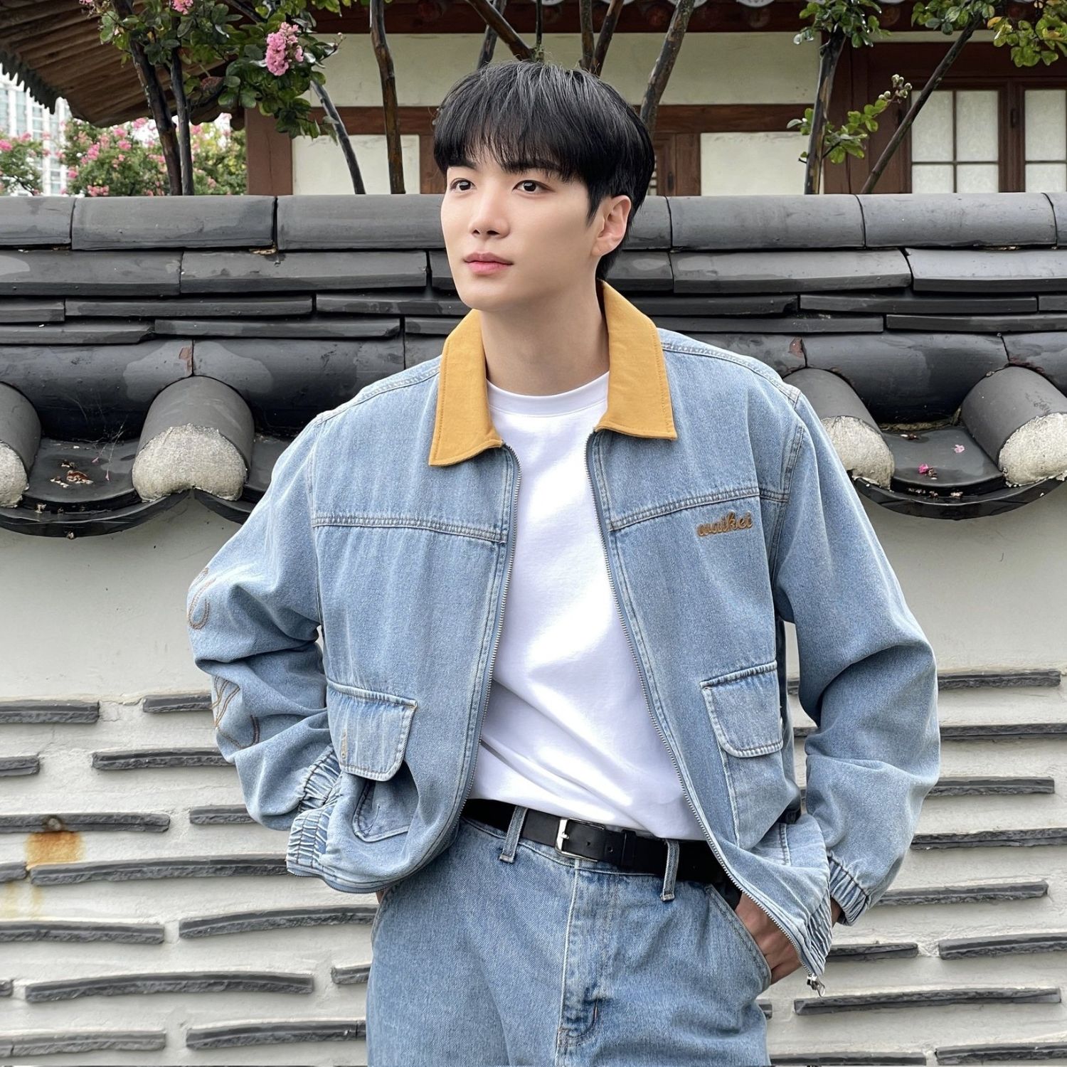 A moment captured by Kim Jonghyeon's fan