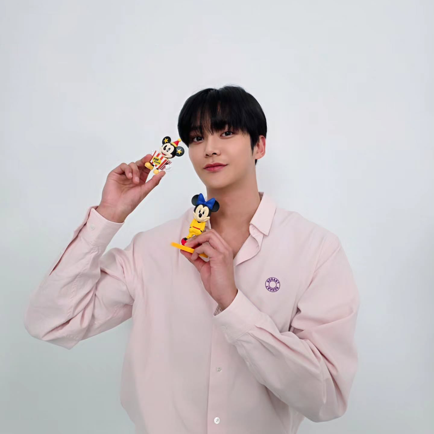 Behind-the-scenes cut of Rowoon