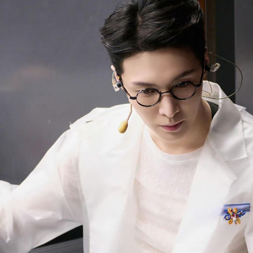 Latest photo of Lay (EXO)