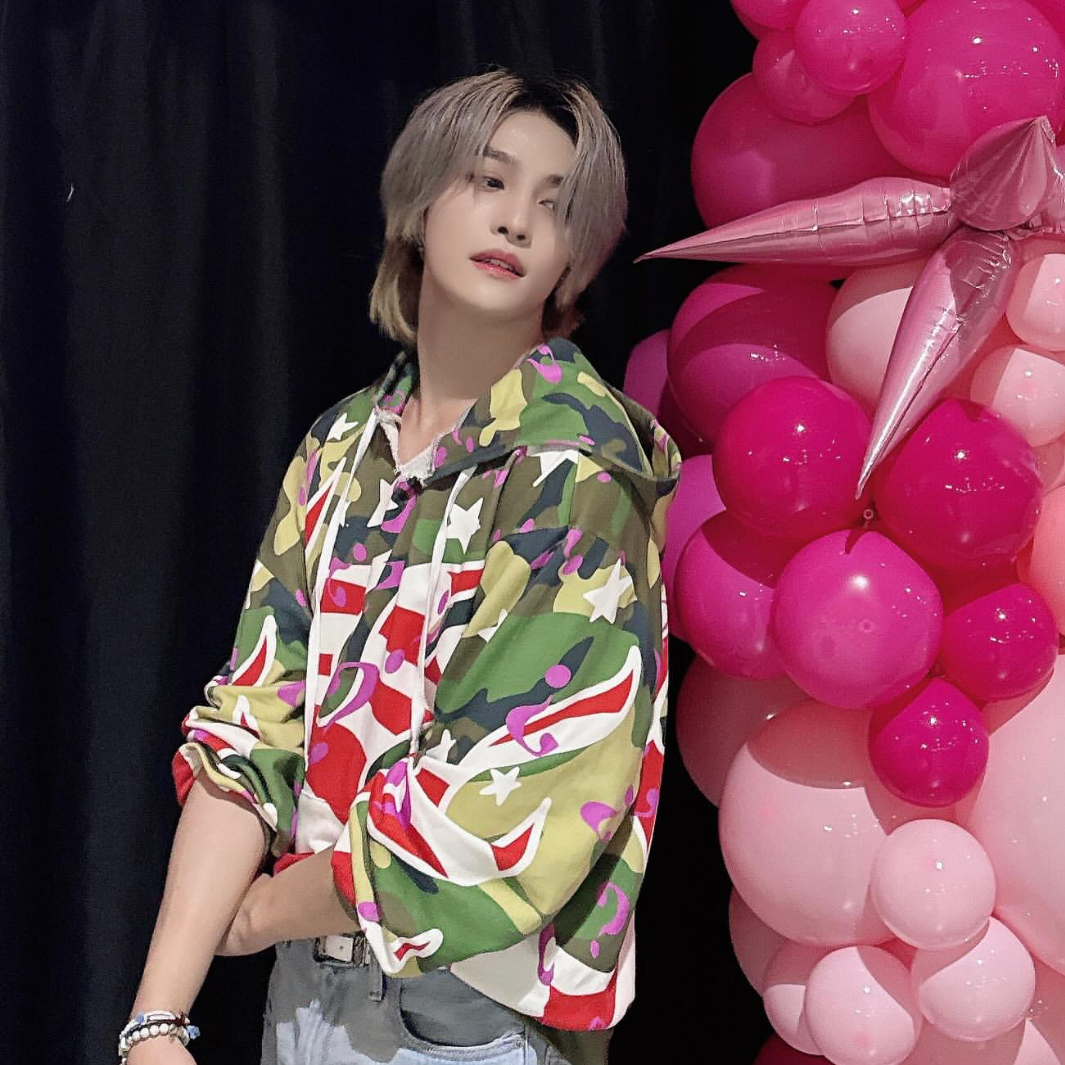 Latest photo of YANGYANG (WayV)
