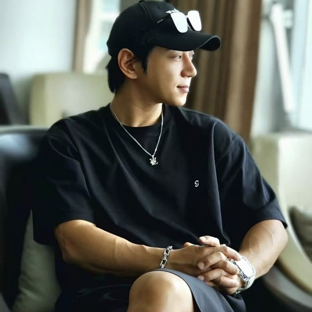 Latest photo of Hwang Chiyeol