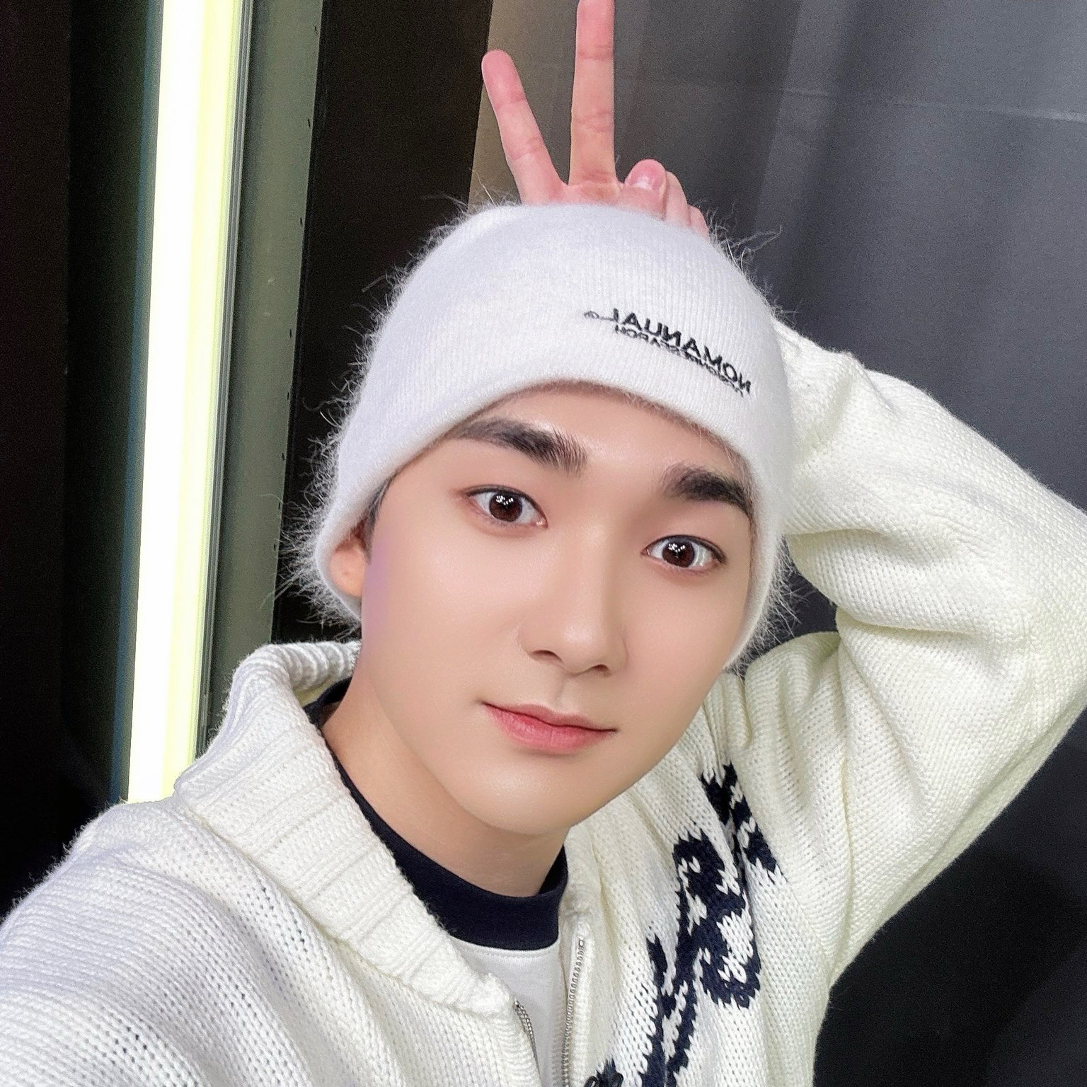 Behind-the-scenes cut of Aron