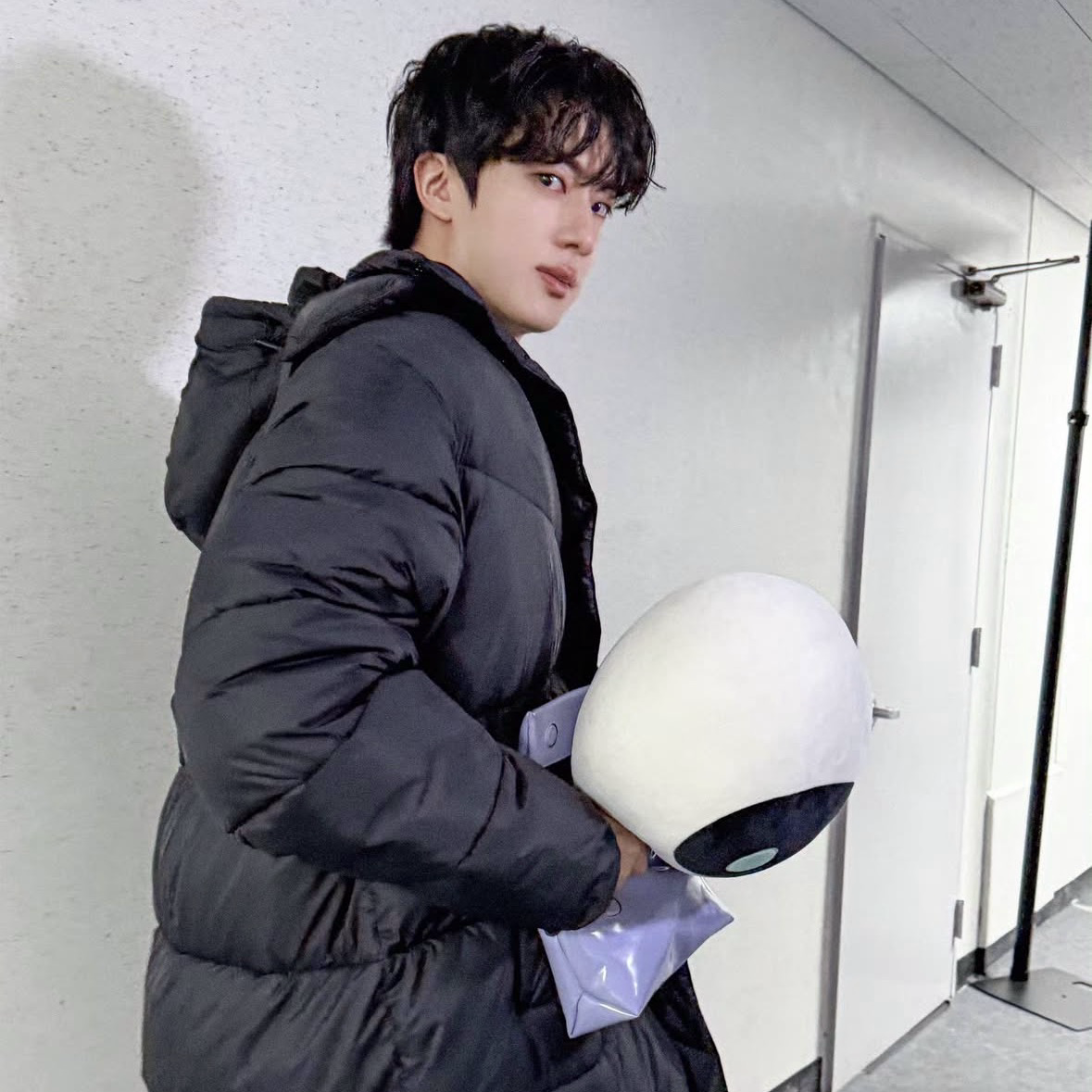 Behind-the-scenes cut of Jin (BTS)