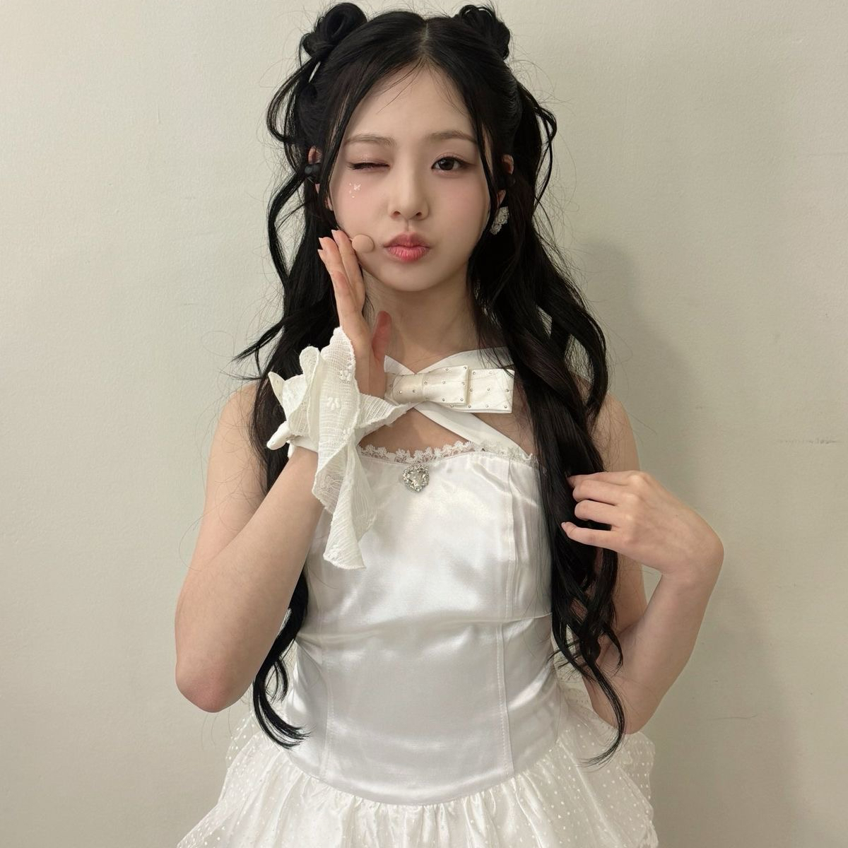 Behind-the-scenes cut of Seowon (UNIS)