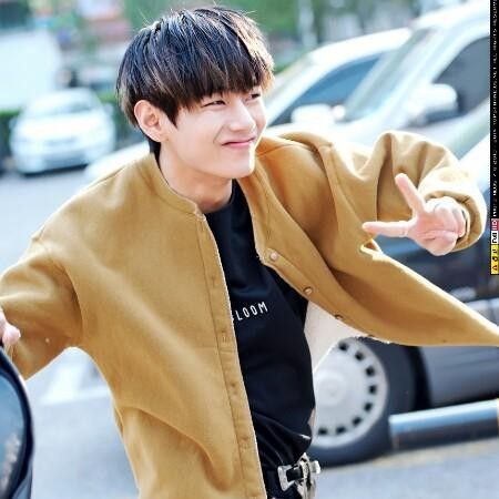 뷔 (방탄소년단) 최근 활동샷