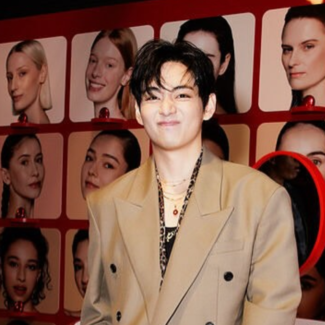 뷔 (방탄소년단) 최근 활동샷