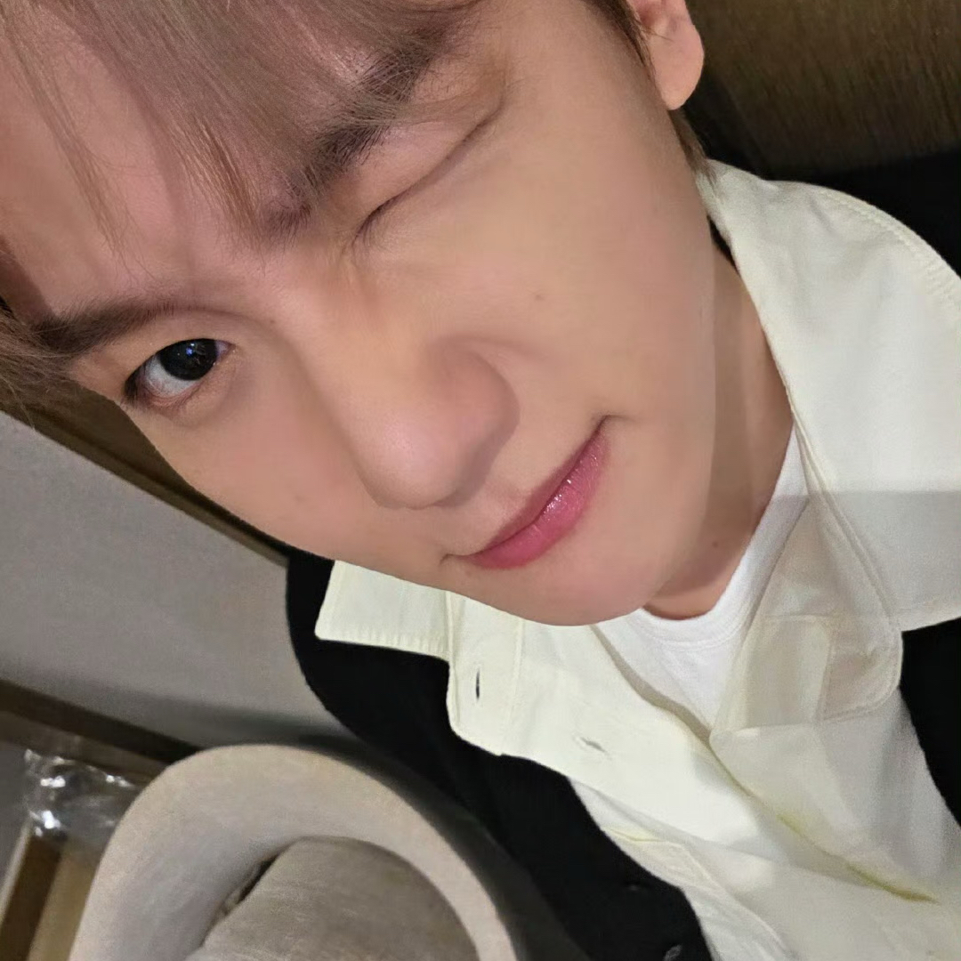 백현 (EXO)의 비하인드 컷