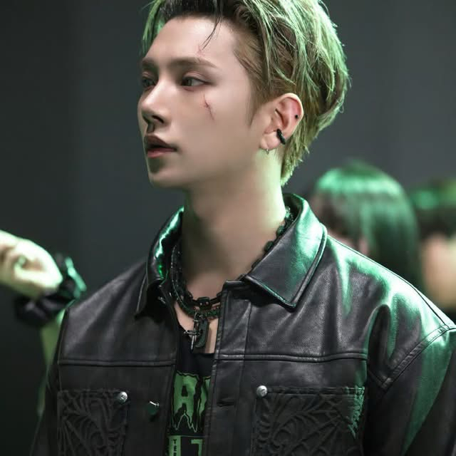 Behind-the-scenes cut of Joshua (SEVENTEEN)