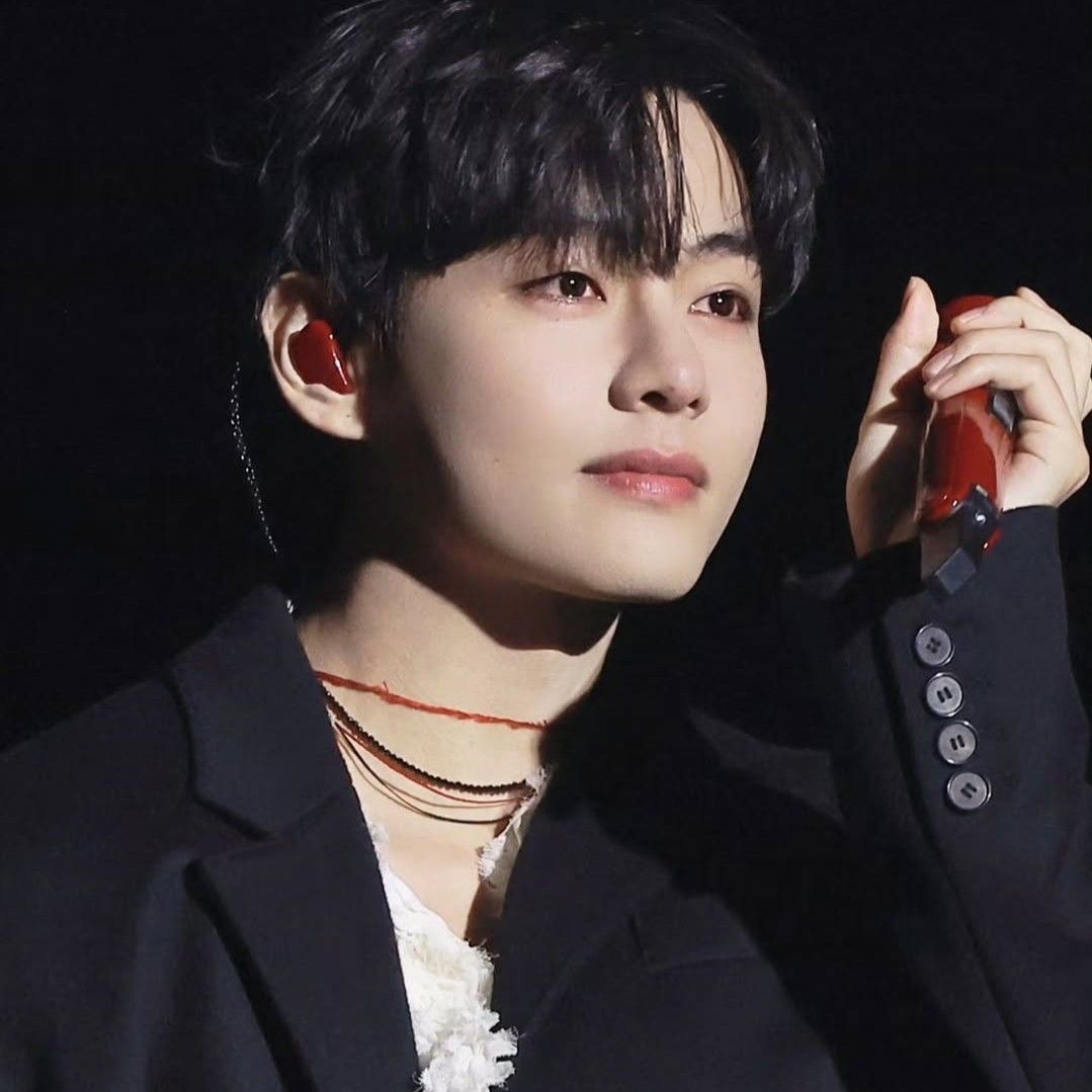 Latest photo of V (BTS)