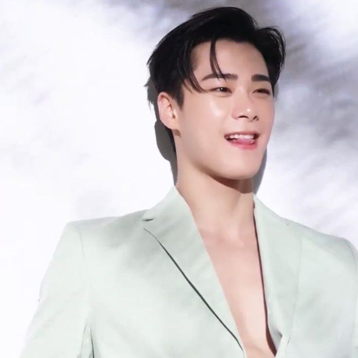 A moment captured by Moonbin (ASTRO)'s fan