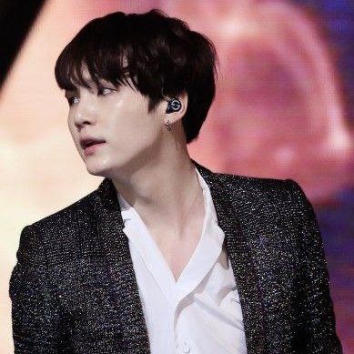 Foto aktivitas terbaru SUGA (BTS)