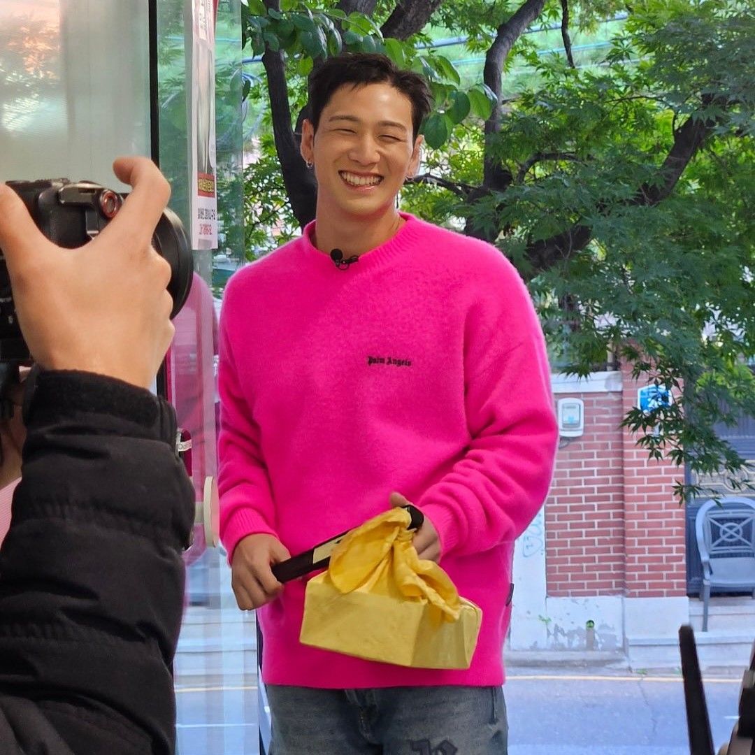 A moment captured by Baekho's fan