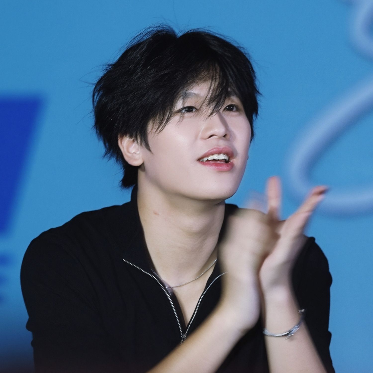 Behind-the-scenes cut of Shen (NexT1DE)