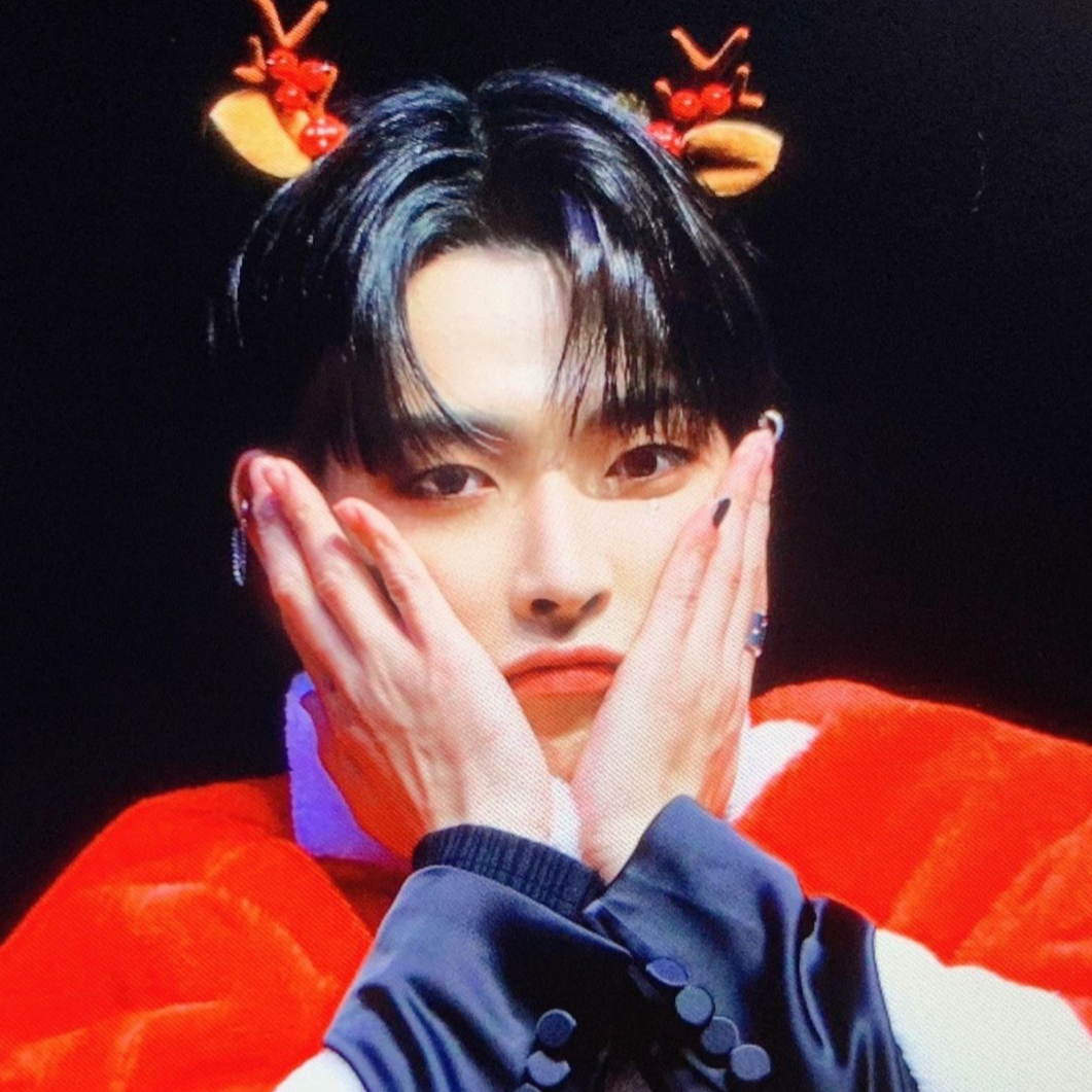 弘中 (ATEEZ)的最新照片