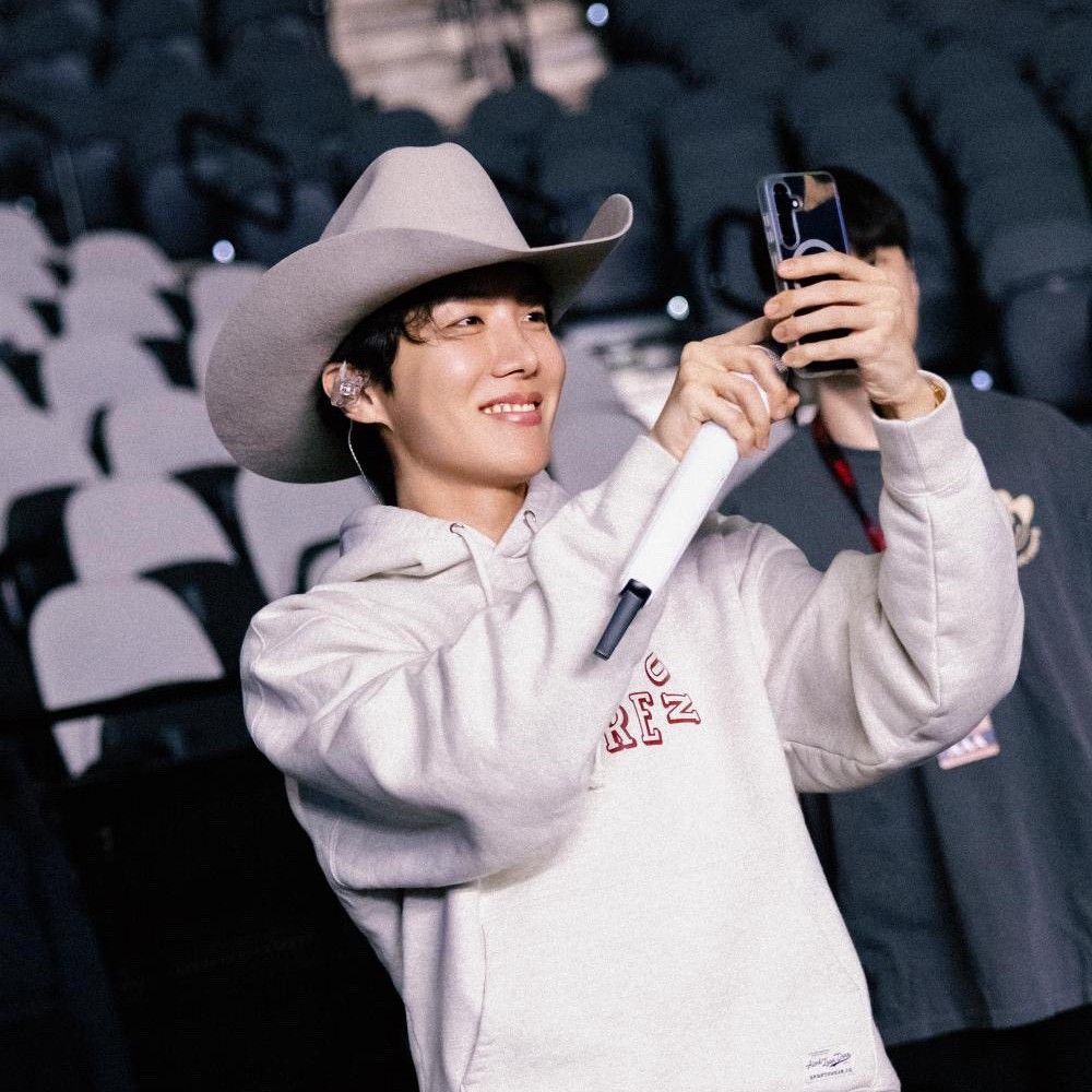 제이홉 (방탄소년단)의 최신 사진