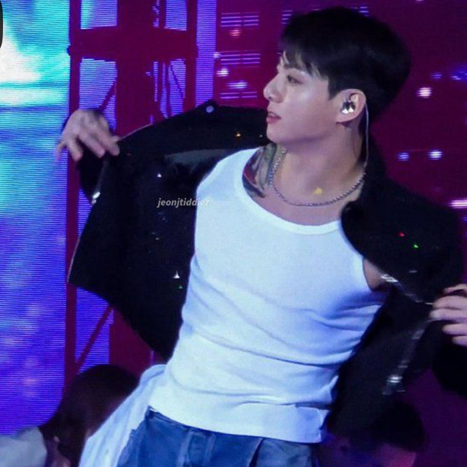 Foto aktivitas terbaru Jungkook (BTS)