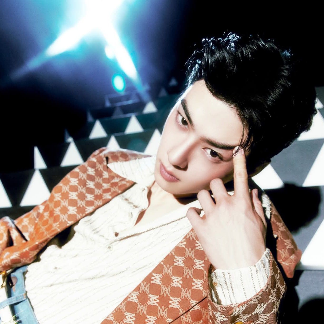 아스트로의 최신 사진