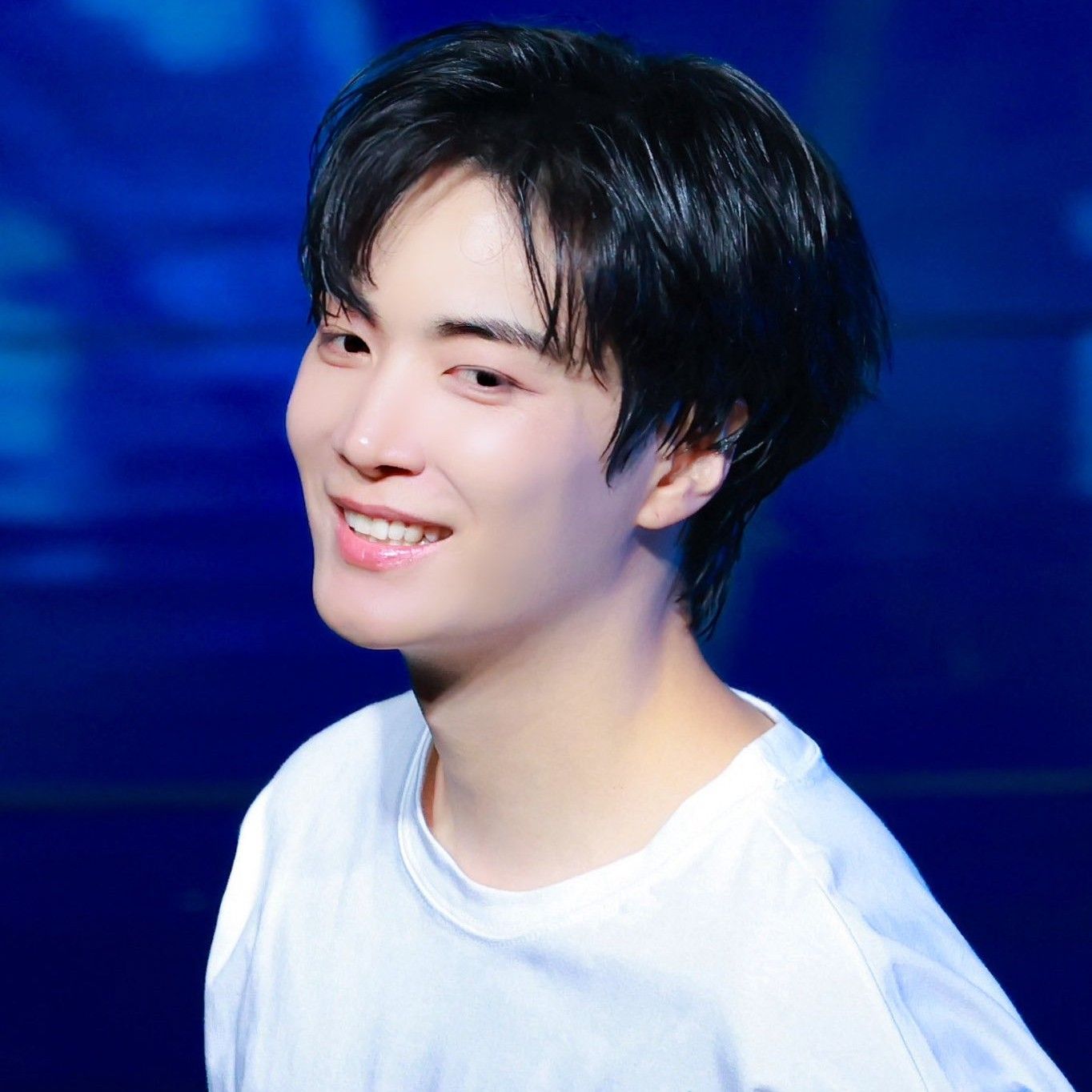 A moment captured by Kim Jonghyeon's fan