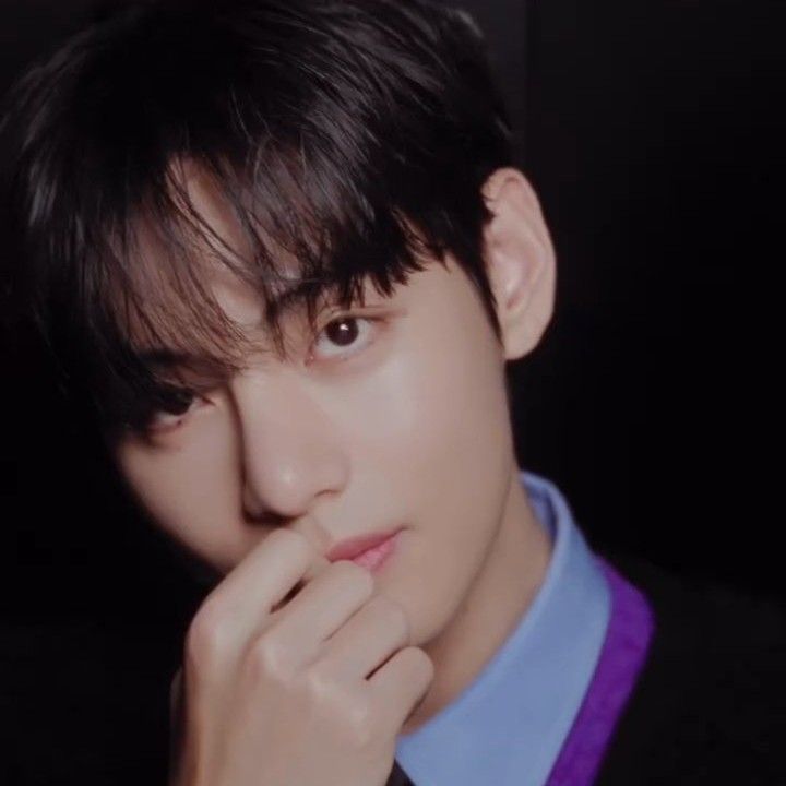 뷔 (방탄소년단) 최근 활동샷