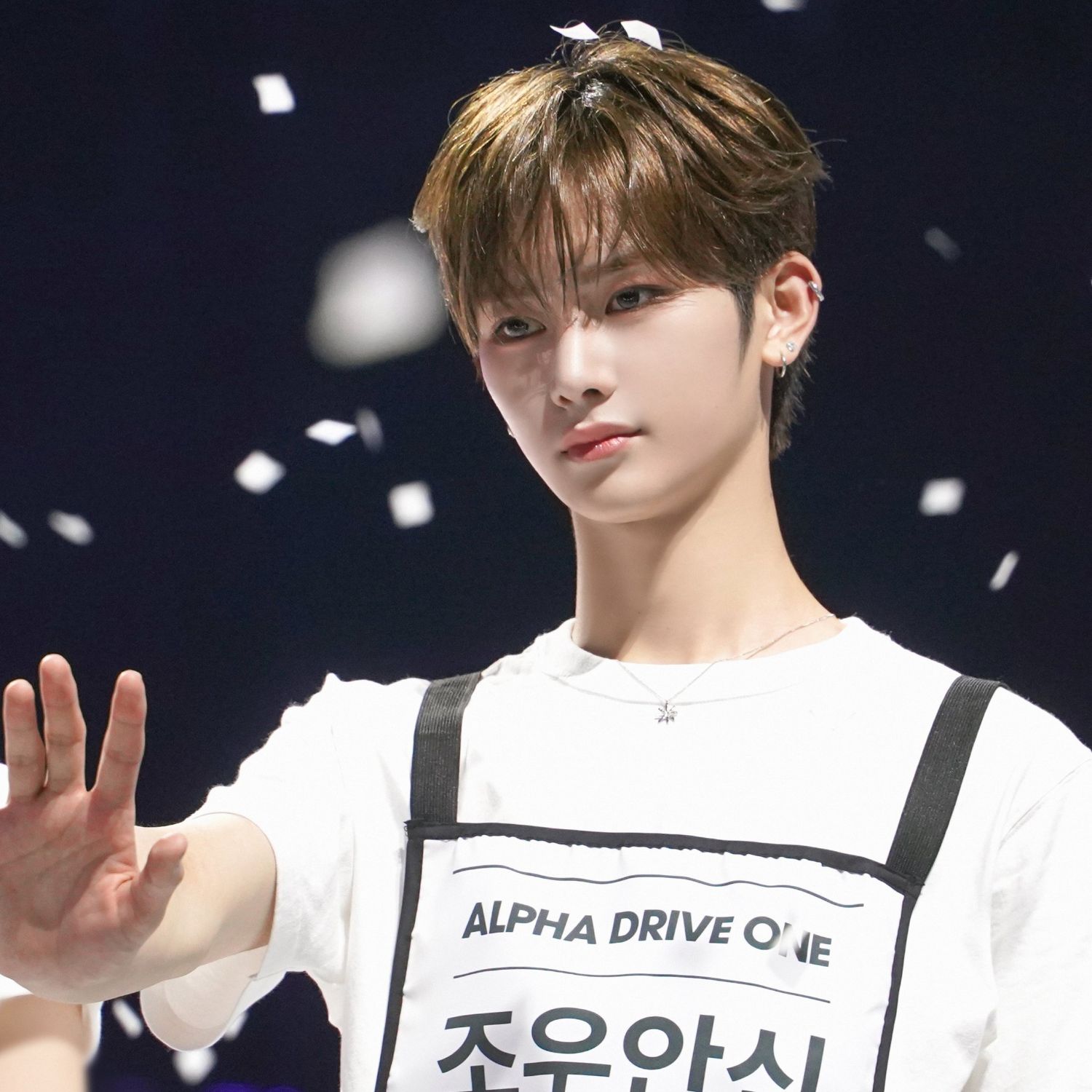 Behind-the-scenes cut of Zhou Anxin (ALPHA DRIVE ONE)