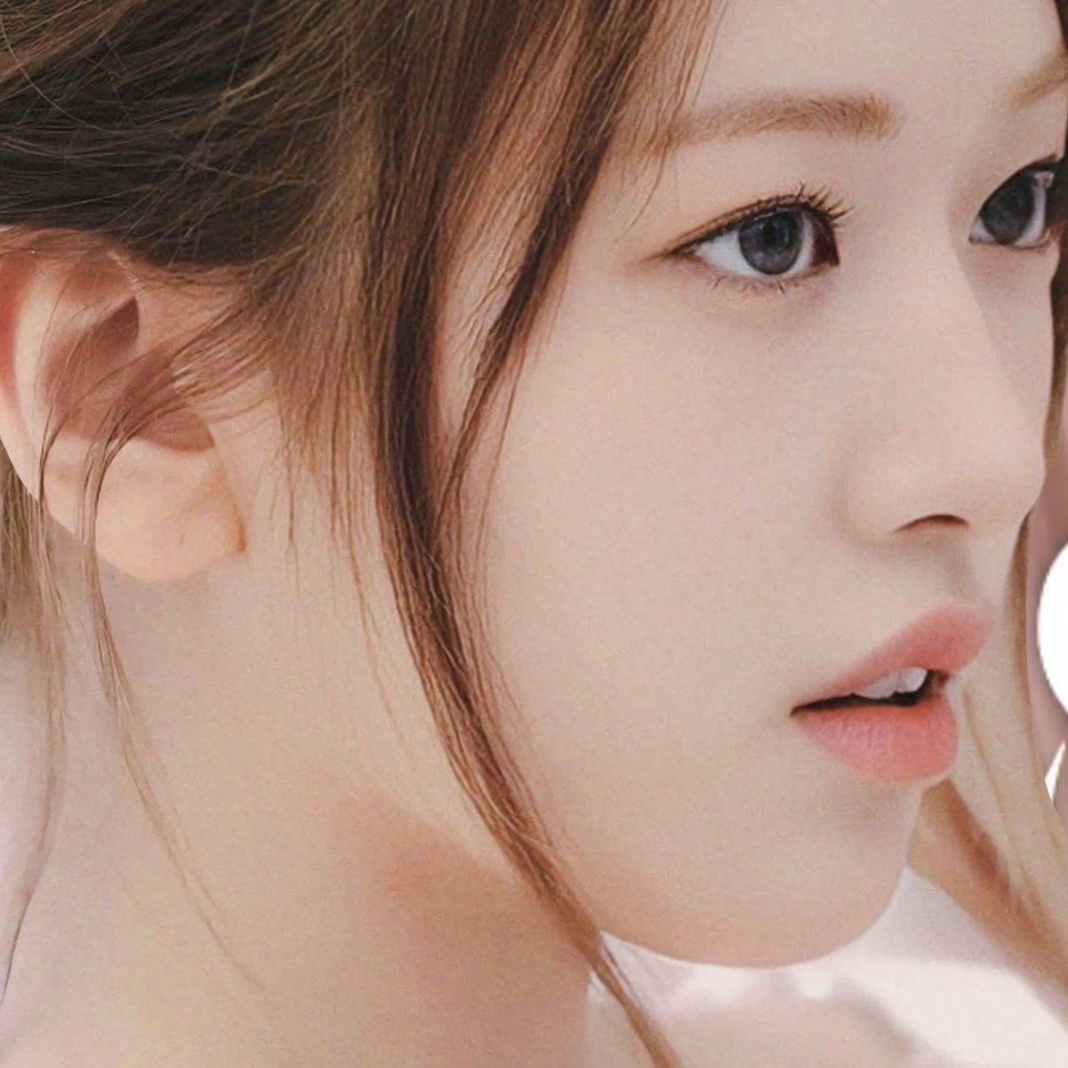 Behind-the-scenes cut of An Yujin (IVE)