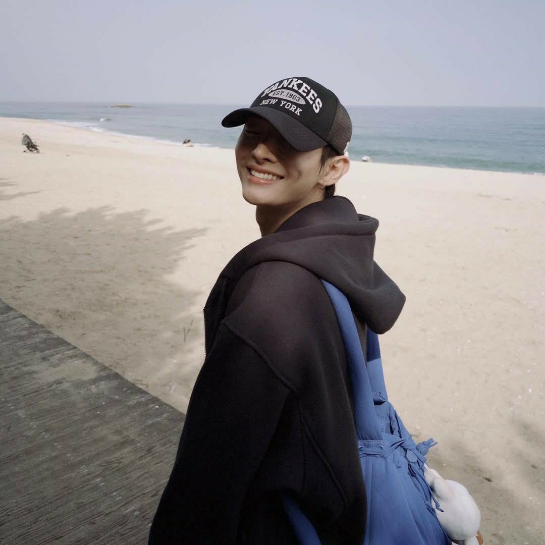 Behind-the-scenes cut of Yoon Jisung