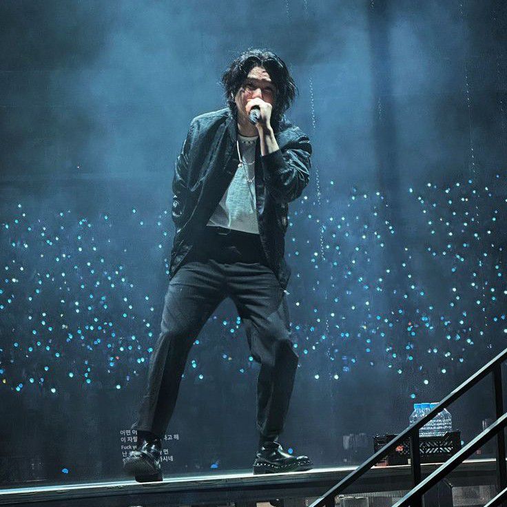 SUGA (防彈少年團)的最新照片