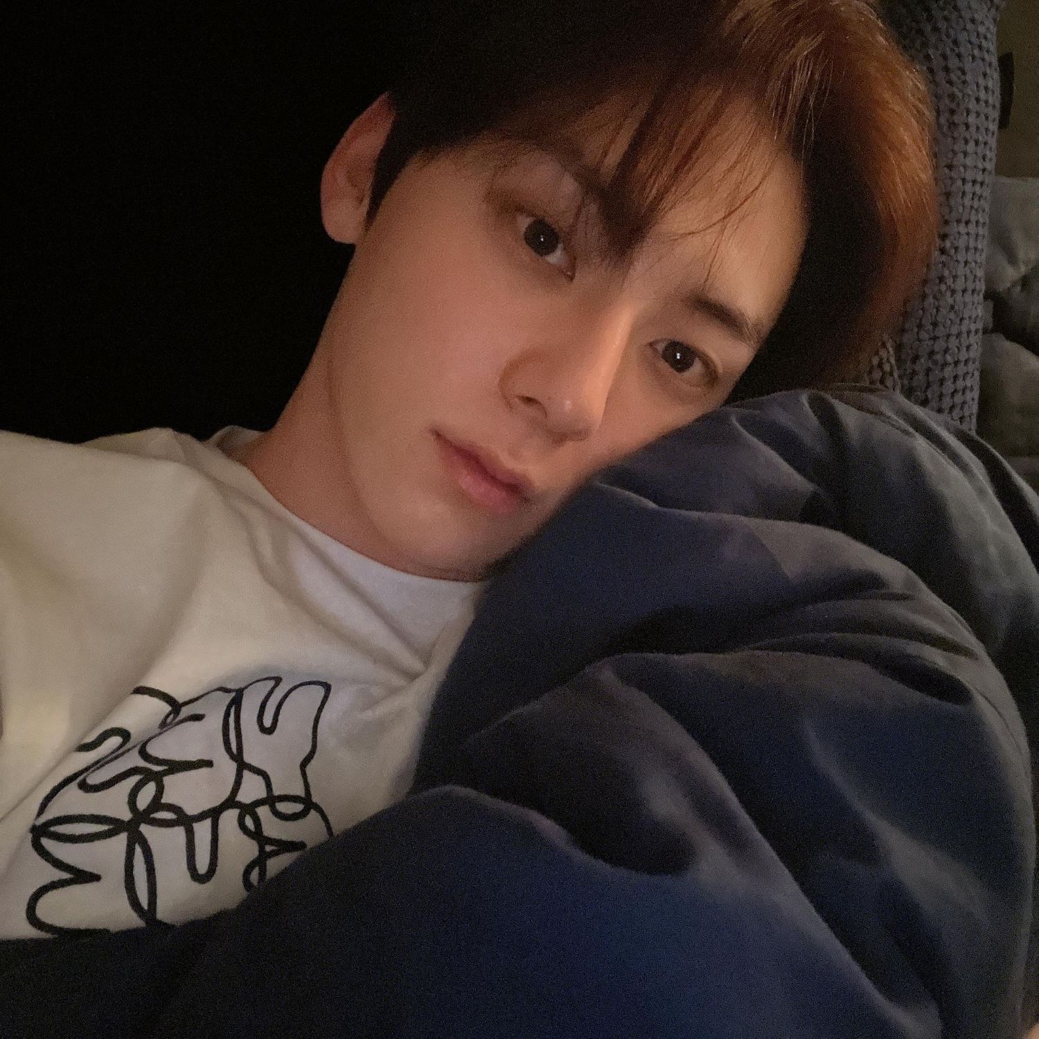 A moment captured by Hwang Minhyun's fan