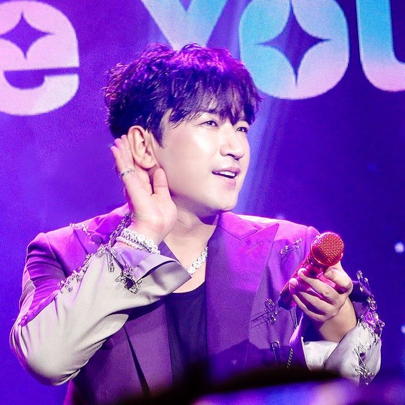Behind-the-scenes cut of Lee Minwoo (SHINHWA)