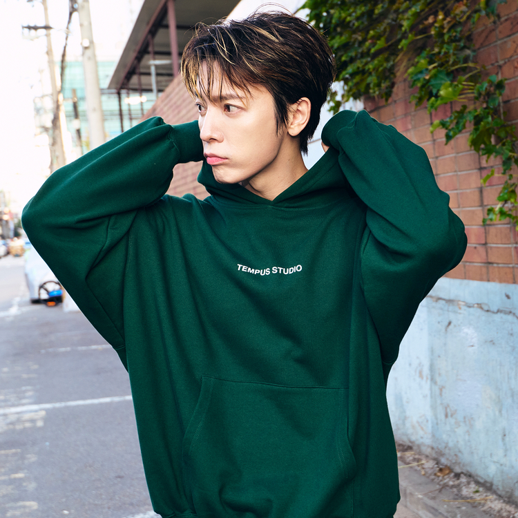 Behind-the-scenes cut of Donghae (Super Junior)