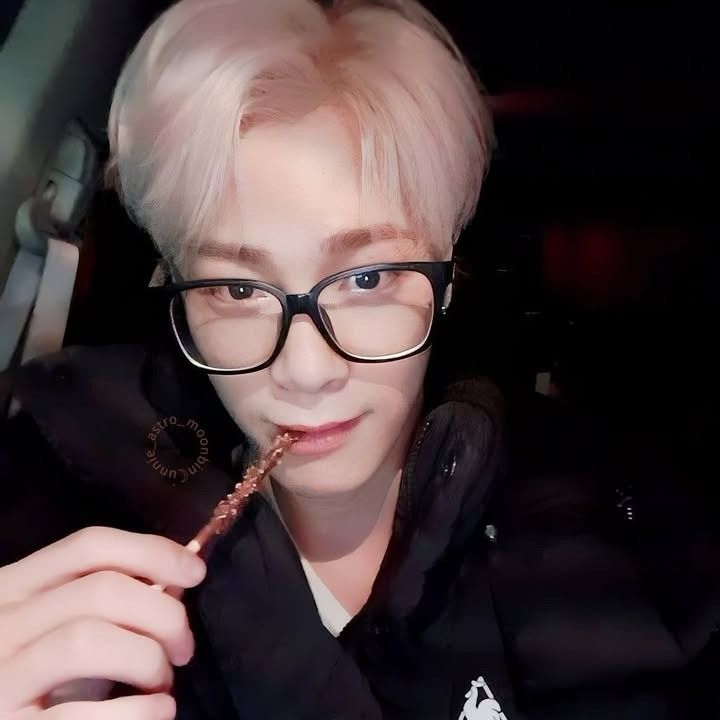 Latest photo of Moonbin (ASTRO)