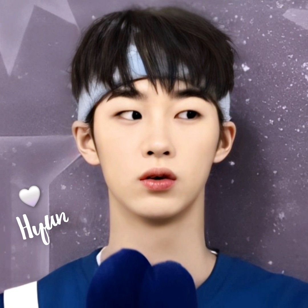 A moment captured by Hyun's fan