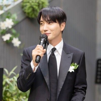 Latest photo of Leeteuk (Super Junior)