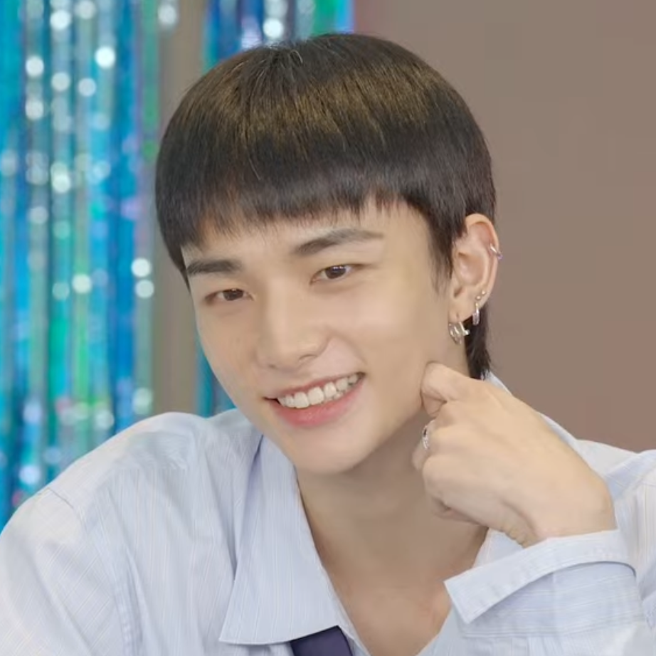 Foto terbaru Hyunjin (Stray Kids)