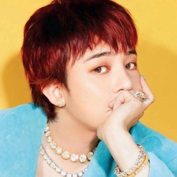 Foto aktivitas terbaru G-DRAGON (BIGBANG)