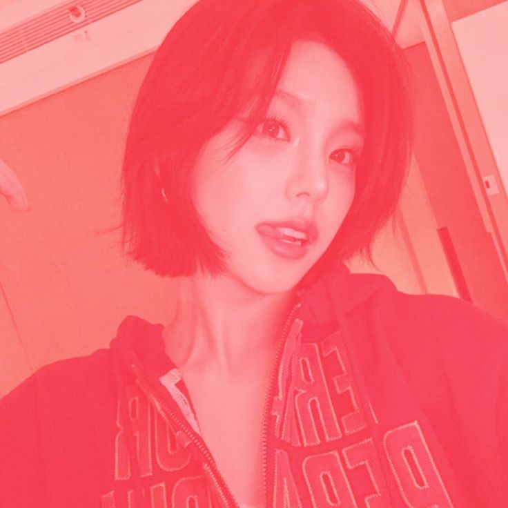 Recent activity shot of Yeji (ITZY)