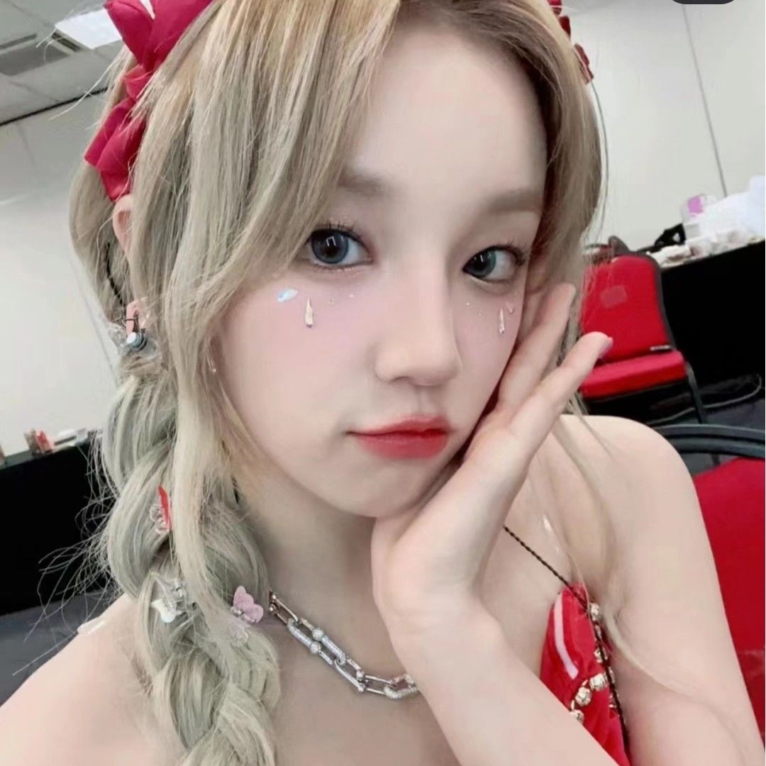 Latest photo of Yuqi (i-dle)
