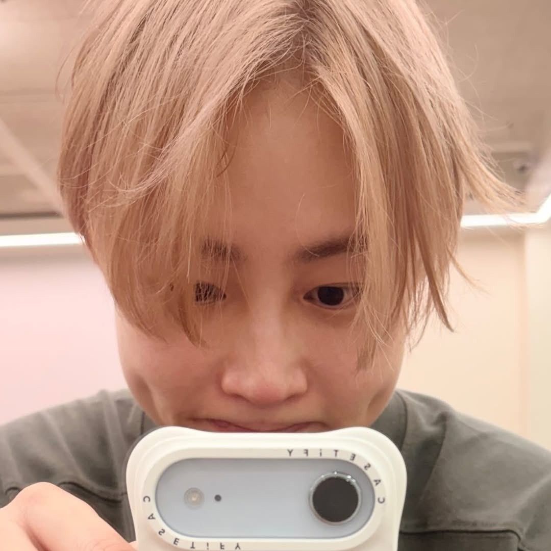 A moment captured by Ha Sungwoon's fan