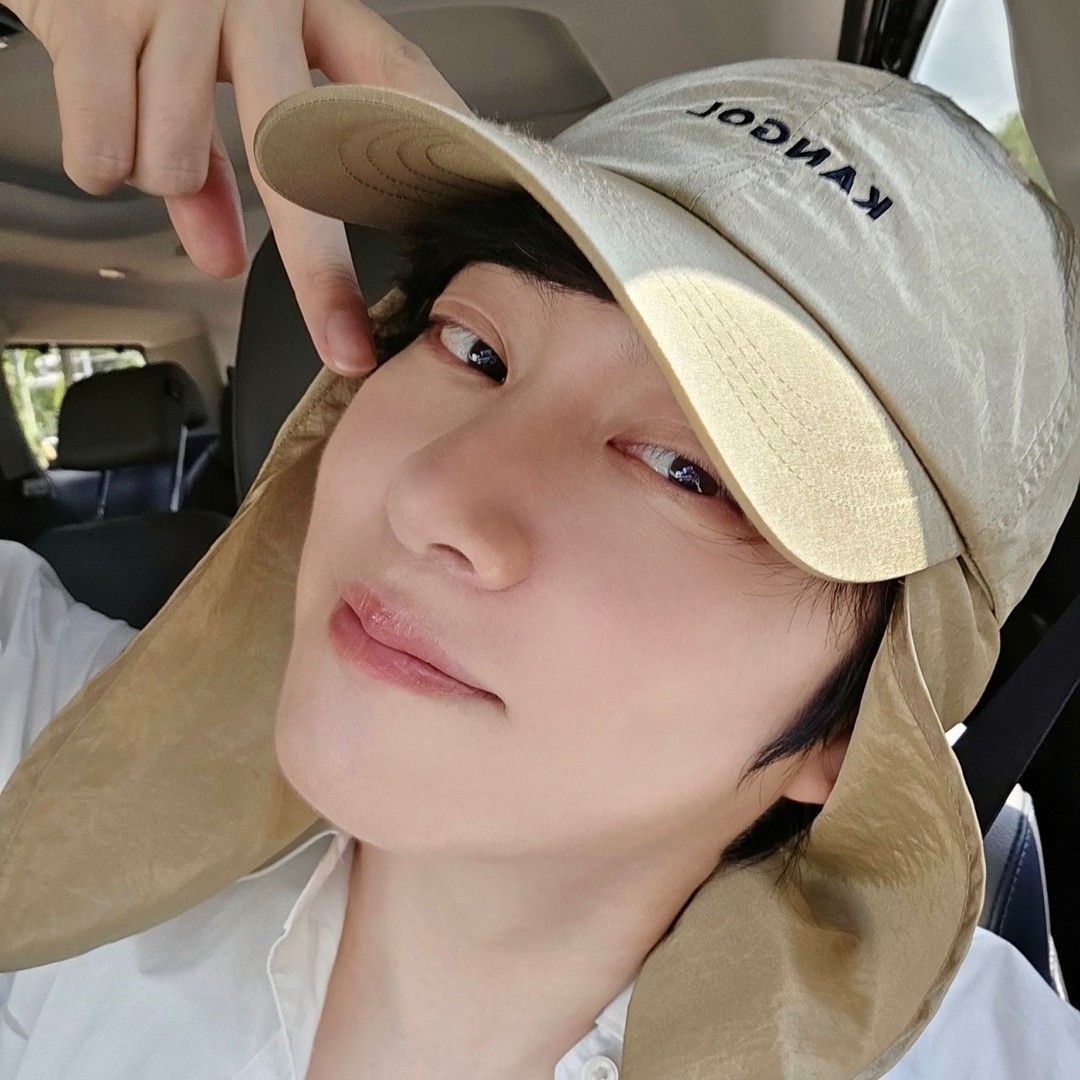 Behind-the-scenes cut of Heechul (Super Junior)