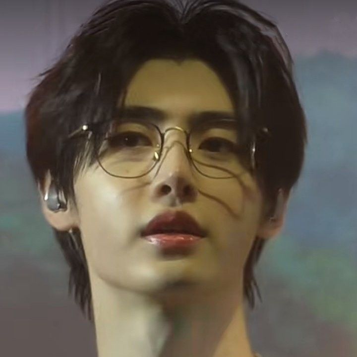 Behind-the-scenes cut of Sunghoon (ENHYPEN)