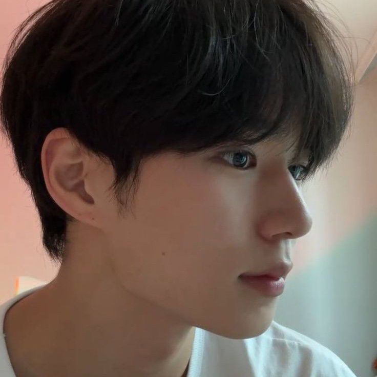 Behind-the-scenes cut of Kim Junseo (ALPHA DRIVE ONE)