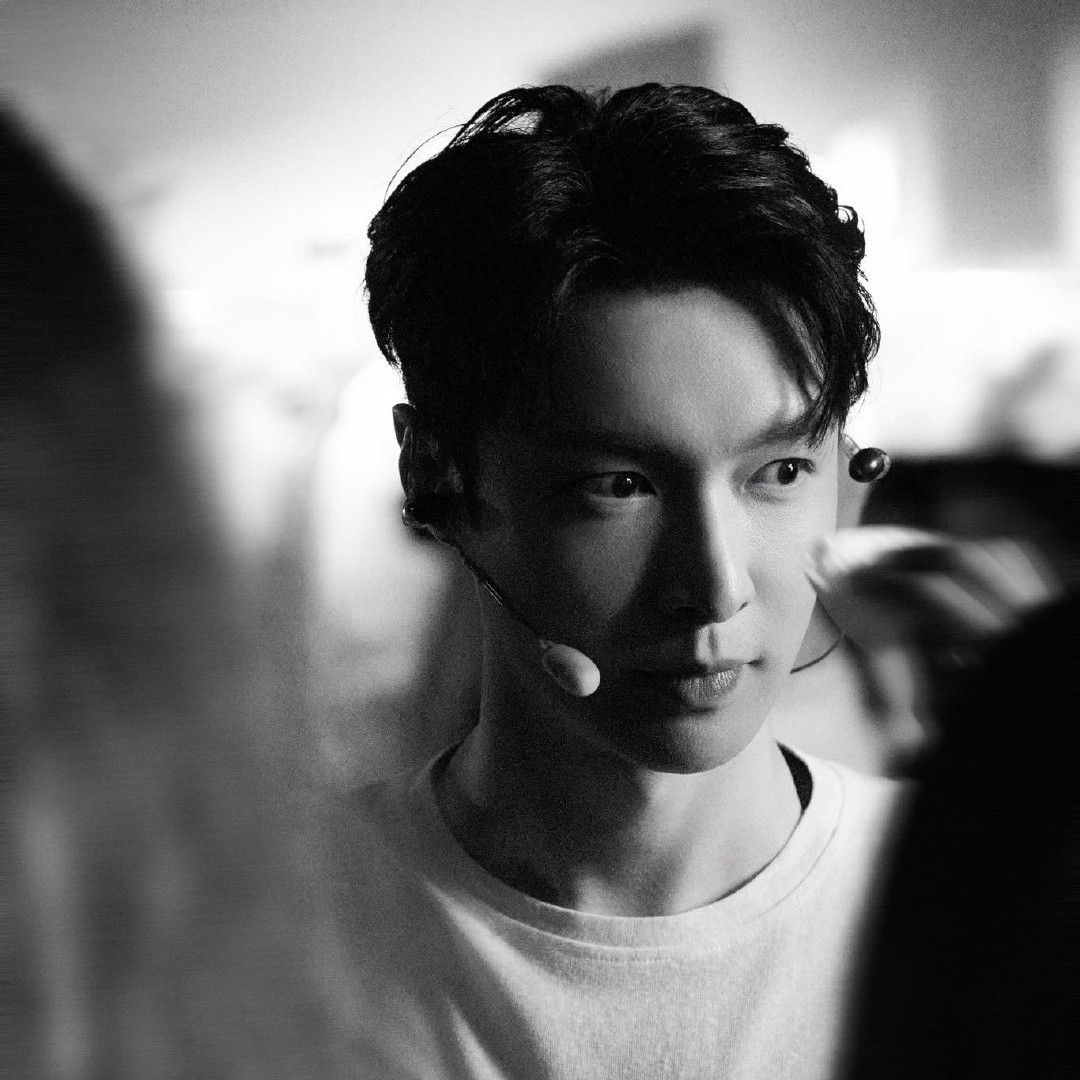 Latest photo of Lay (EXO)